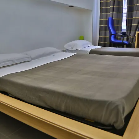 ホステル M&j Place ローマ