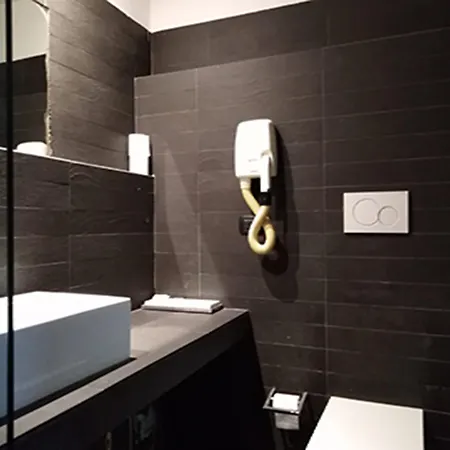 M&j Place אכסניה