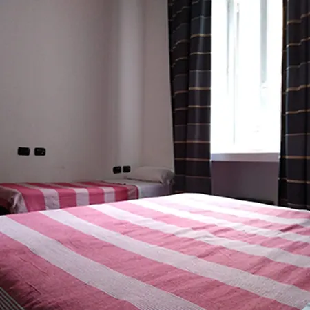 M&j Place אכסניה *