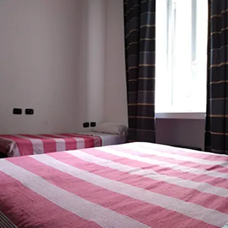 Hostel M&j Place