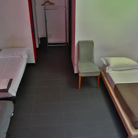 Hostel M&j Place *