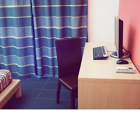 M&j Place Hostel *