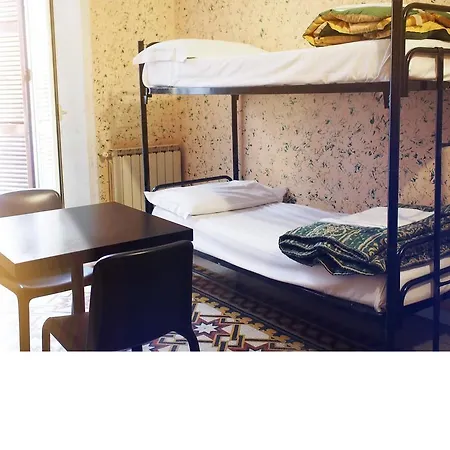 Hostel M&j Place *