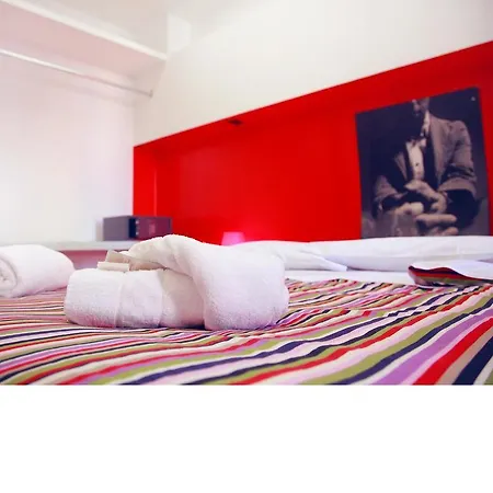 Hostel M&j Place